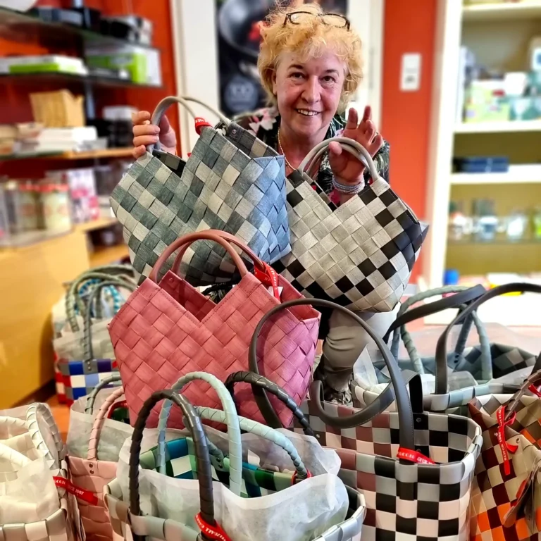 Die stylischen und funktionalen ICE-BAG Shopper, die Design und Alltagstauglichkeit perfekt verbinden.