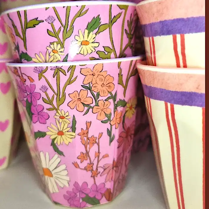 Wohnen-Keramik-TassenBlumen